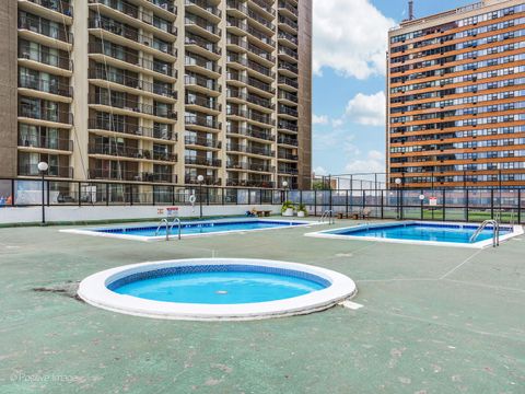 Tiny photo for 6033 N Sheridan Road #43H, Chicago, IL 60660 (MLS # 12523906)