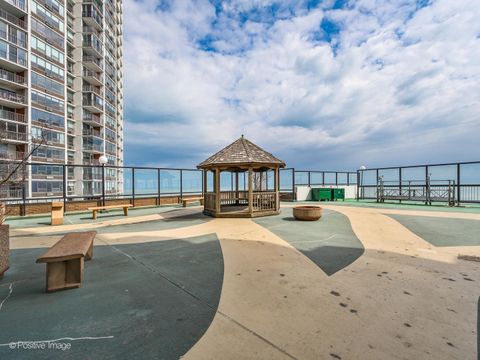 Tiny photo for 6033 N Sheridan Road #43H, Chicago, IL 60660 (MLS # 12523906)