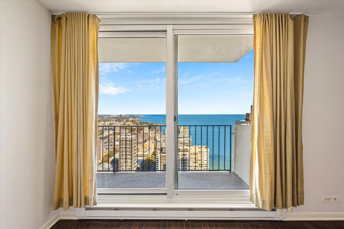 6033 N Sheridan Road 43H