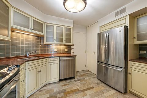 Tiny photo for 6033 N Sheridan Road #43H, Chicago, IL 60660 (MLS # 12523906)