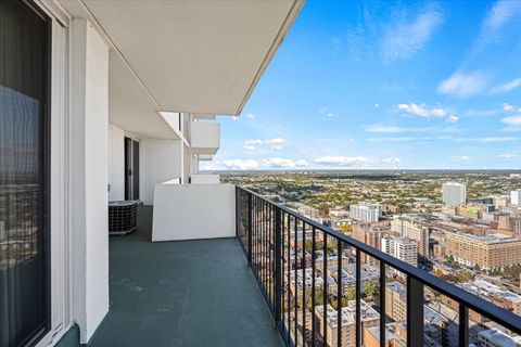 Tiny photo for 6033 N Sheridan Road #43H, Chicago, IL 60660 (MLS # 12523906)