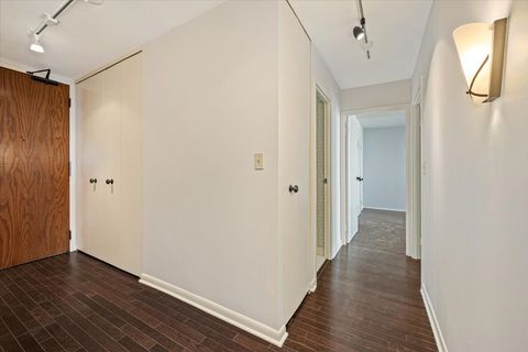 Tiny photo for 6033 N Sheridan Road #43H, Chicago, IL 60660 (MLS # 12523906)