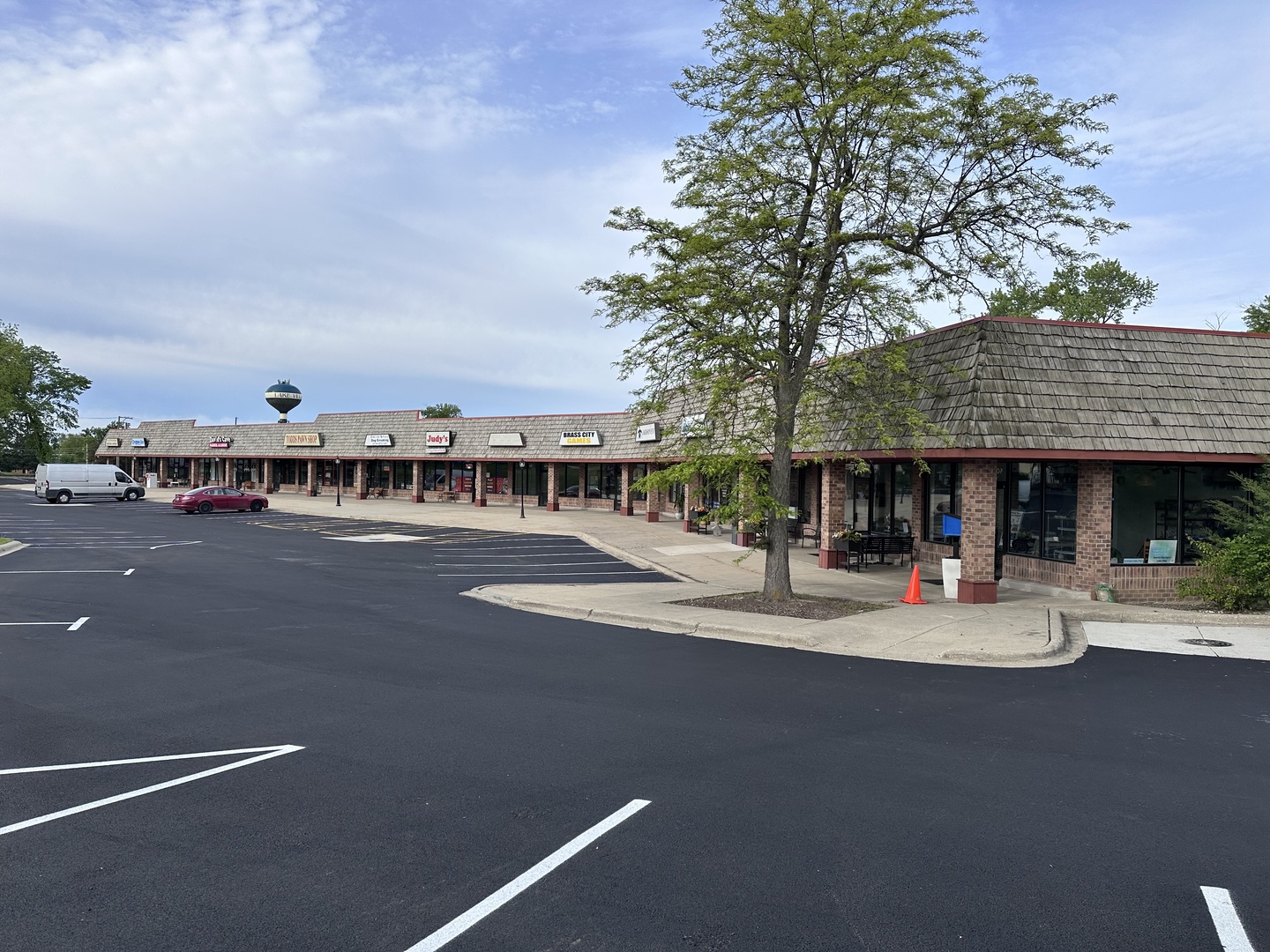 300 N Milwaukee Avenue LM