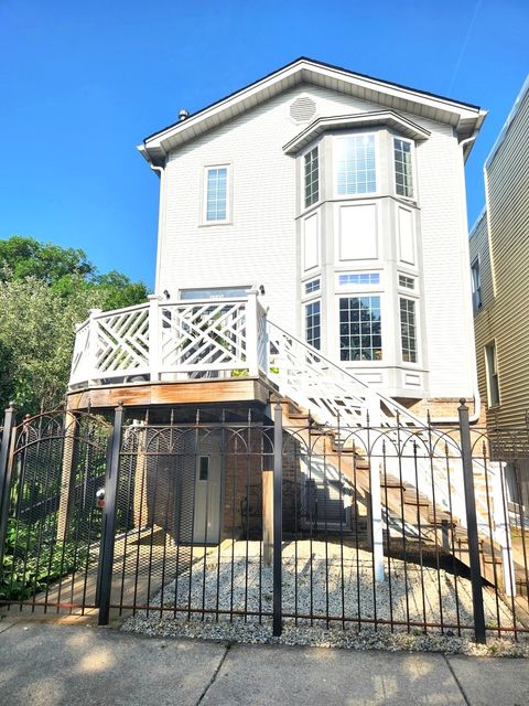 Photo of 2025 N Sawyer Avenue, Chicago, IL 60647 (MLS # 12447184)