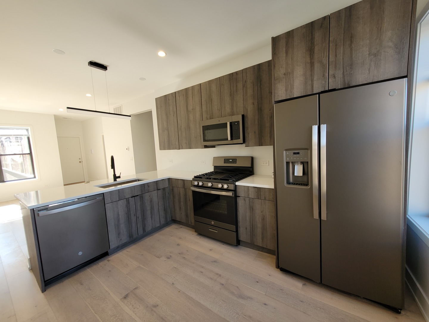 1334 W Bryn Mawr Avenue 3R