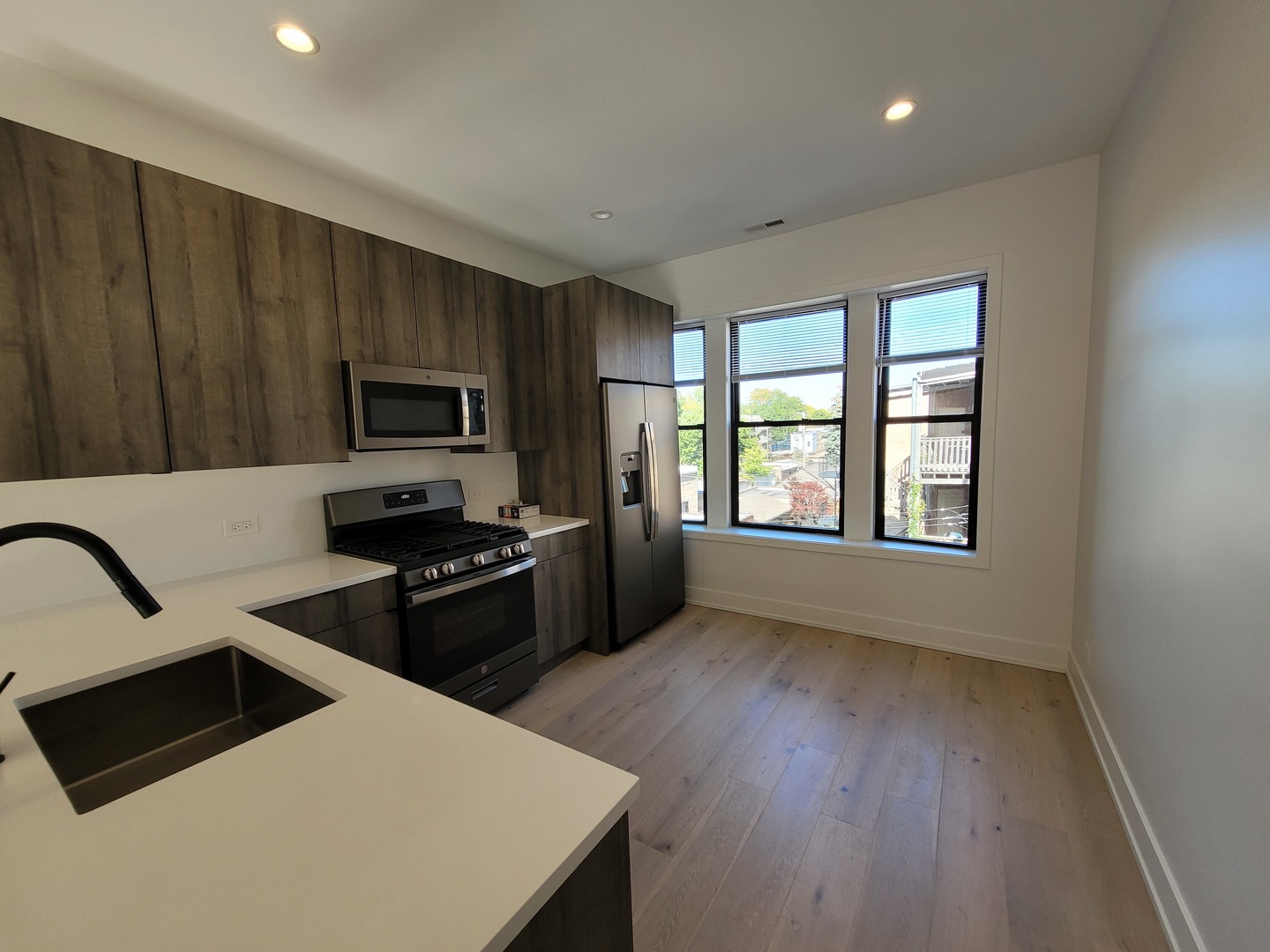 1334 W Bryn Mawr Avenue 3R