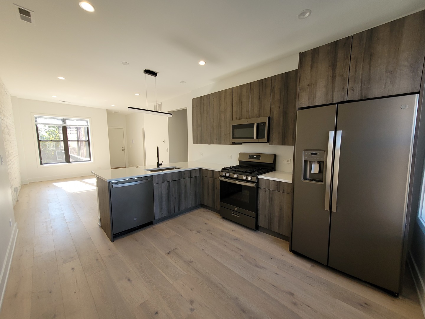 1334 W Bryn Mawr Avenue 3R