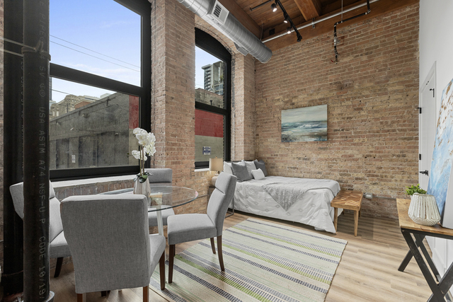 153 W Ohio Street 103