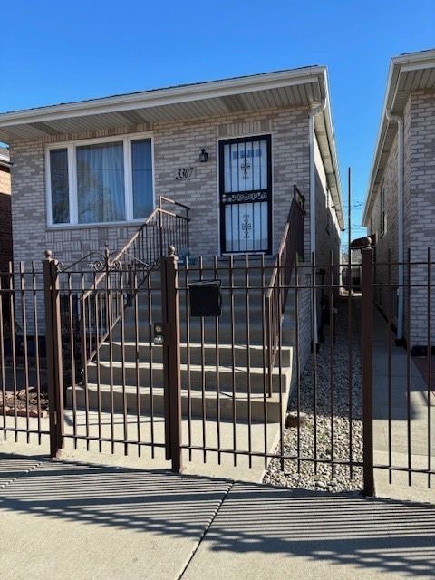 Photo of 3307 S Artesian Avenue, Chicago, IL 60608 (MLS # 12579556)