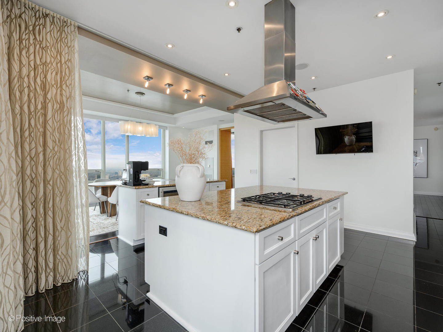 33 W Ontario Street 58E