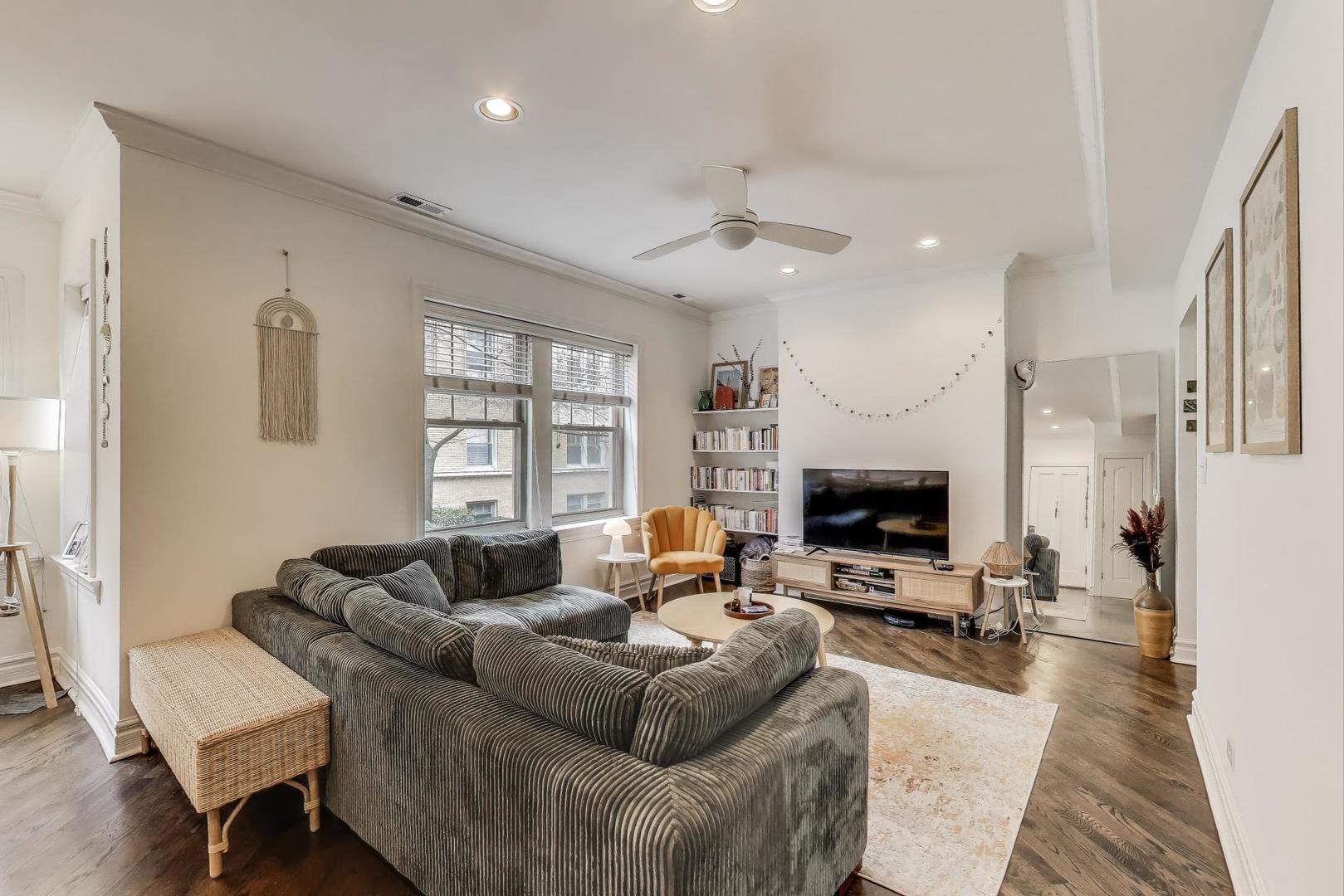 3143 W Palmer Boulevard 1