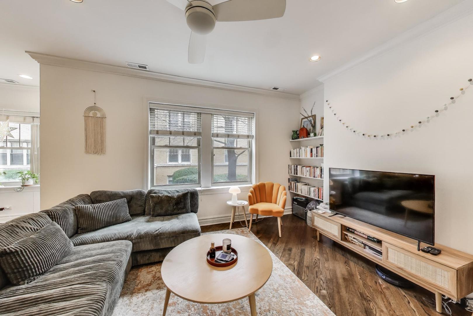 3143 W Palmer Boulevard 1