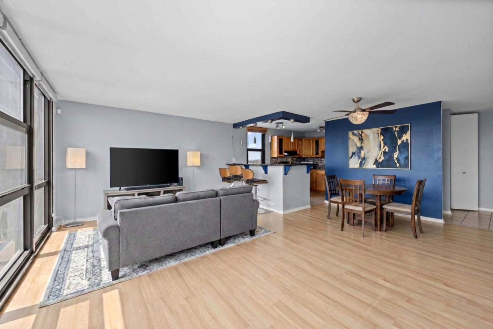 2901 S Michigan Avenue 405