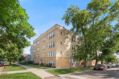 Photo of 3224 W Berteau Avenue #3, Chicago, IL 60618 (MLS # 12749894)