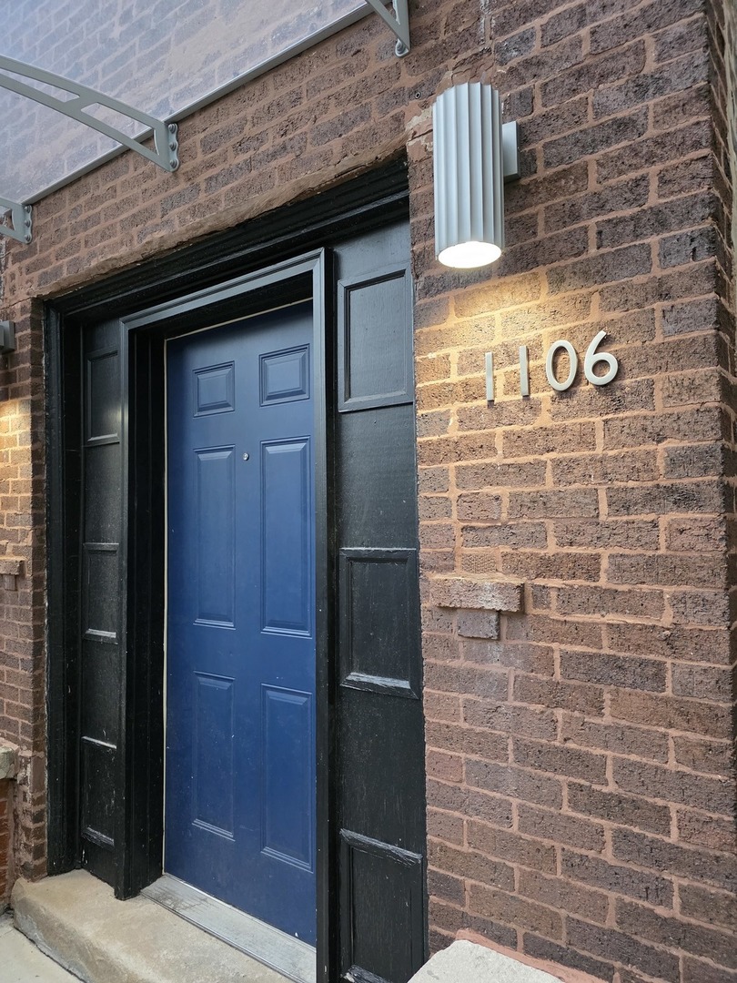 1106 N Hamlin Avenue