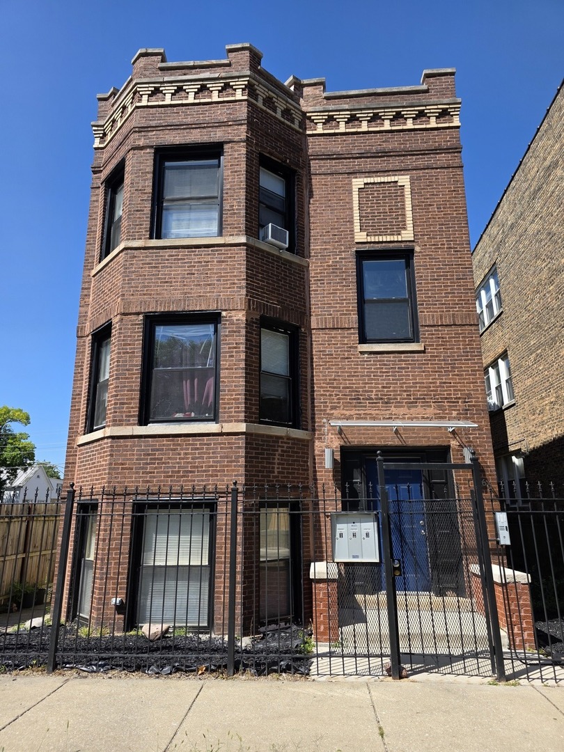 1106 N Hamlin Avenue