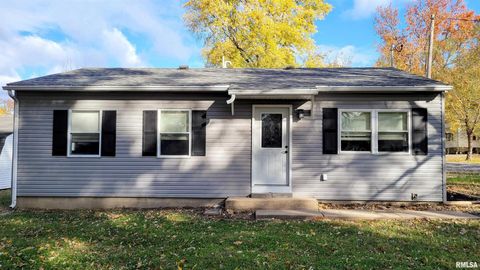 Photo of 1005 MOORE Street, Carterville, IL 62918 (MLS # EB460426)
