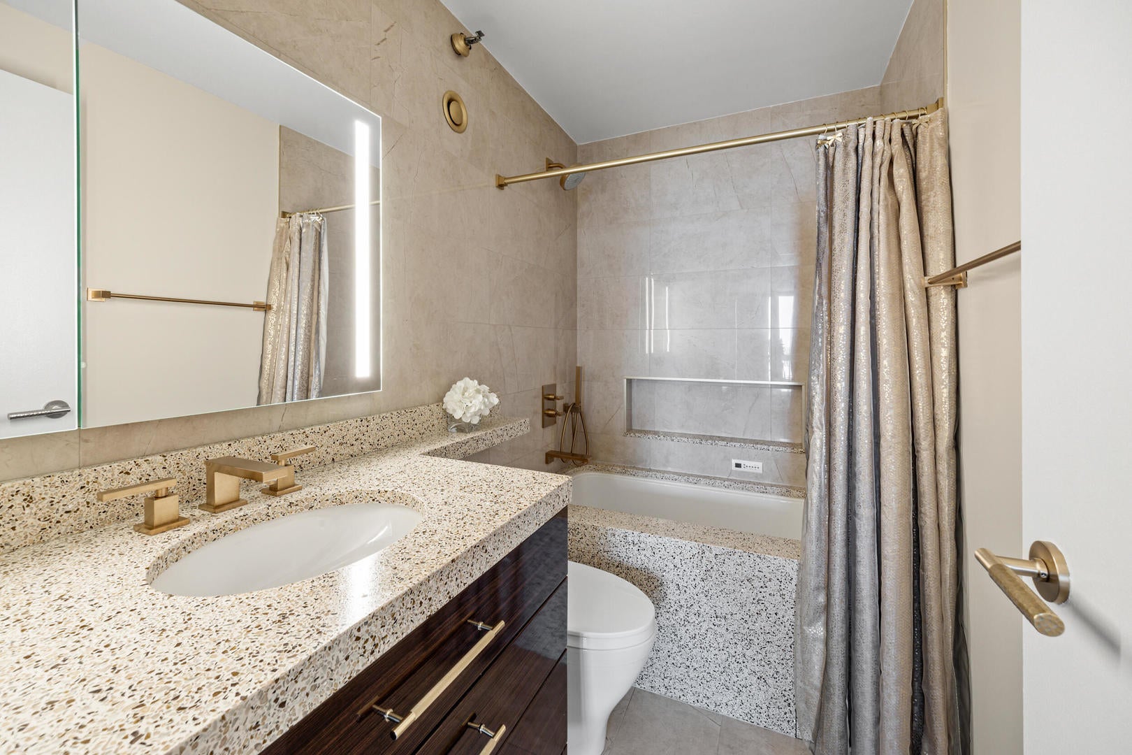 1122 N Clark Street 3606