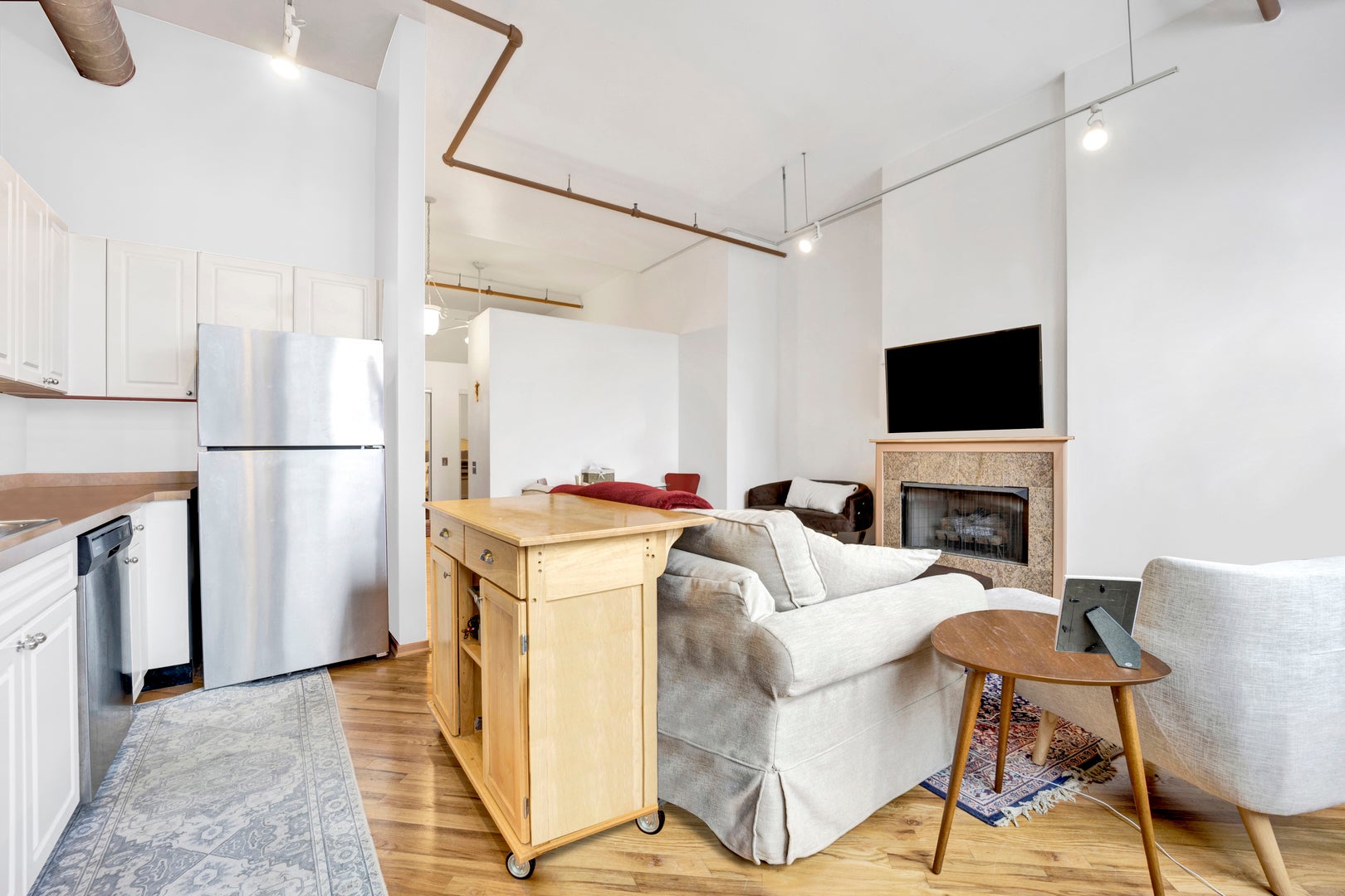 226 N Clinton Street 723