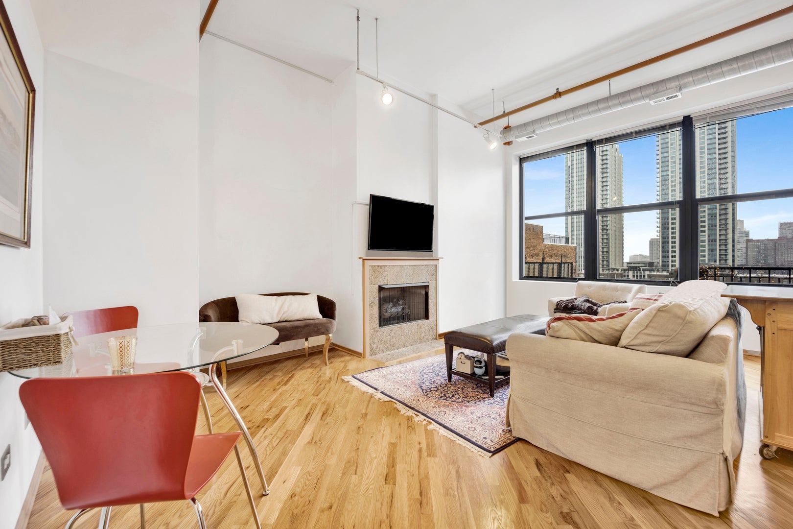 226 N Clinton Street 723