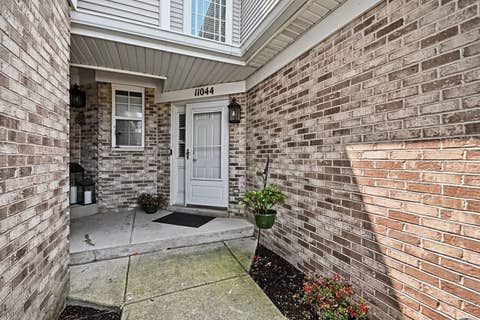 Tiny photo for 11044 72nd Street, Indian Head Park, IL 60525 (MLS # 12712325)