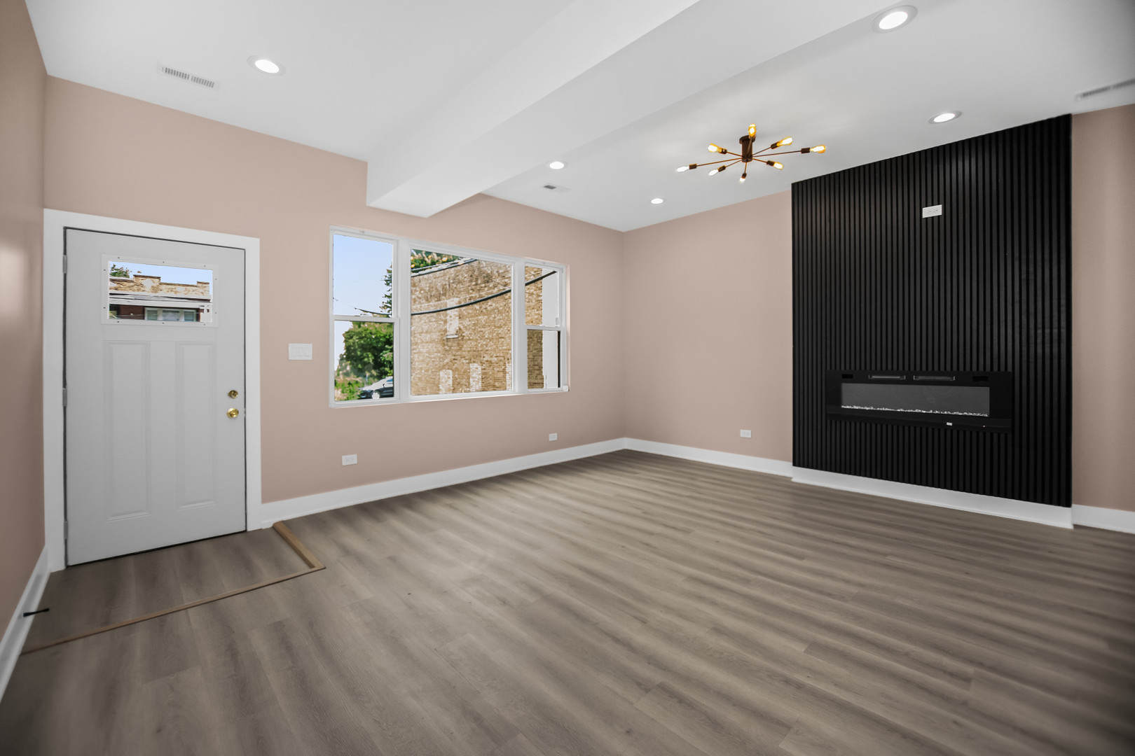 817 W 51st Place