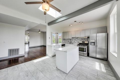 Tiny photo for 737 E 50th Street #4, Chicago, IL 60615 (MLS # 12477981)