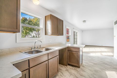 Tiny photo for 1388 Bow String Court, Carol Stream, IL 60188 (MLS # 12546047)