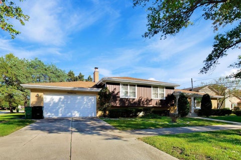 Tiny photo for 1201 S Lincoln Avenue, Park Ridge, IL 60068 (MLS # 12778932)