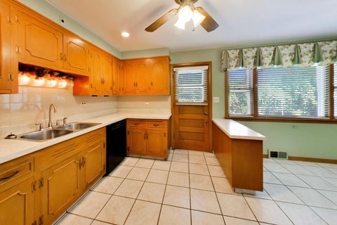 Tiny photo for 1201 S Lincoln Avenue, Park Ridge, IL 60068 (MLS # 12778932)