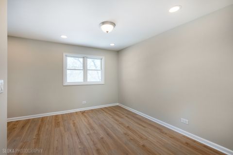 Tiny photo for 305 E Country Drive, Bartlett, IL 60103 (MLS # 12533757)