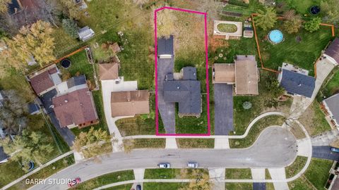 Tiny photo for 730 Ashley Court, Hoffman Estates, IL 60169 (MLS # 12517922)