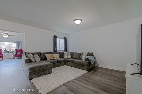 Tiny photo for 730 Ashley Court, Hoffman Estates, IL 60169 (MLS # 12517922)