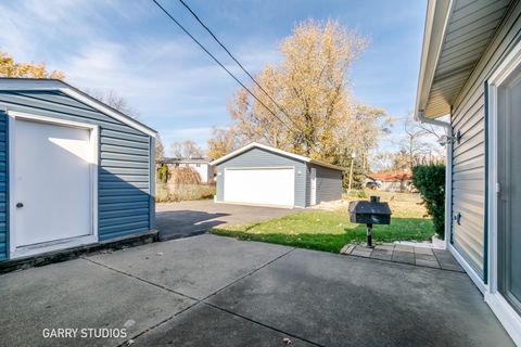 Tiny photo for 730 Ashley Court, Hoffman Estates, IL 60169 (MLS # 12517922)