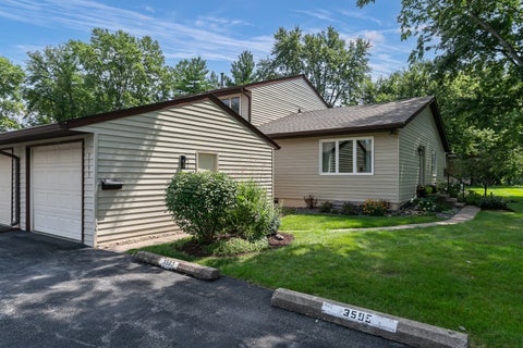 Photo of 3593 Cedarwood Court, Bettendorf, IA 52722 (MLS # 12731297)