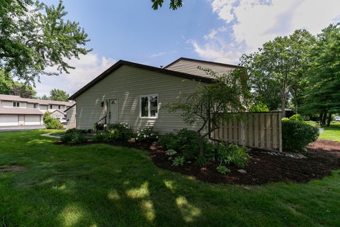Tiny photo for 3593 Cedarwood Court, Bettendorf, IA 52722 (MLS # 12731297)