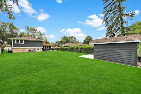 Tiny photo for 1602 N Oneida Lane, Mount Prospect, IL 60056 (MLS # 12767265)