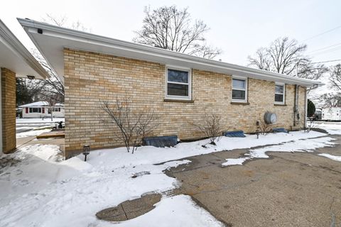 Tiny photo for 3877 Grandview Avenue, Gurnee, IL 60031 (MLS # 12598062)