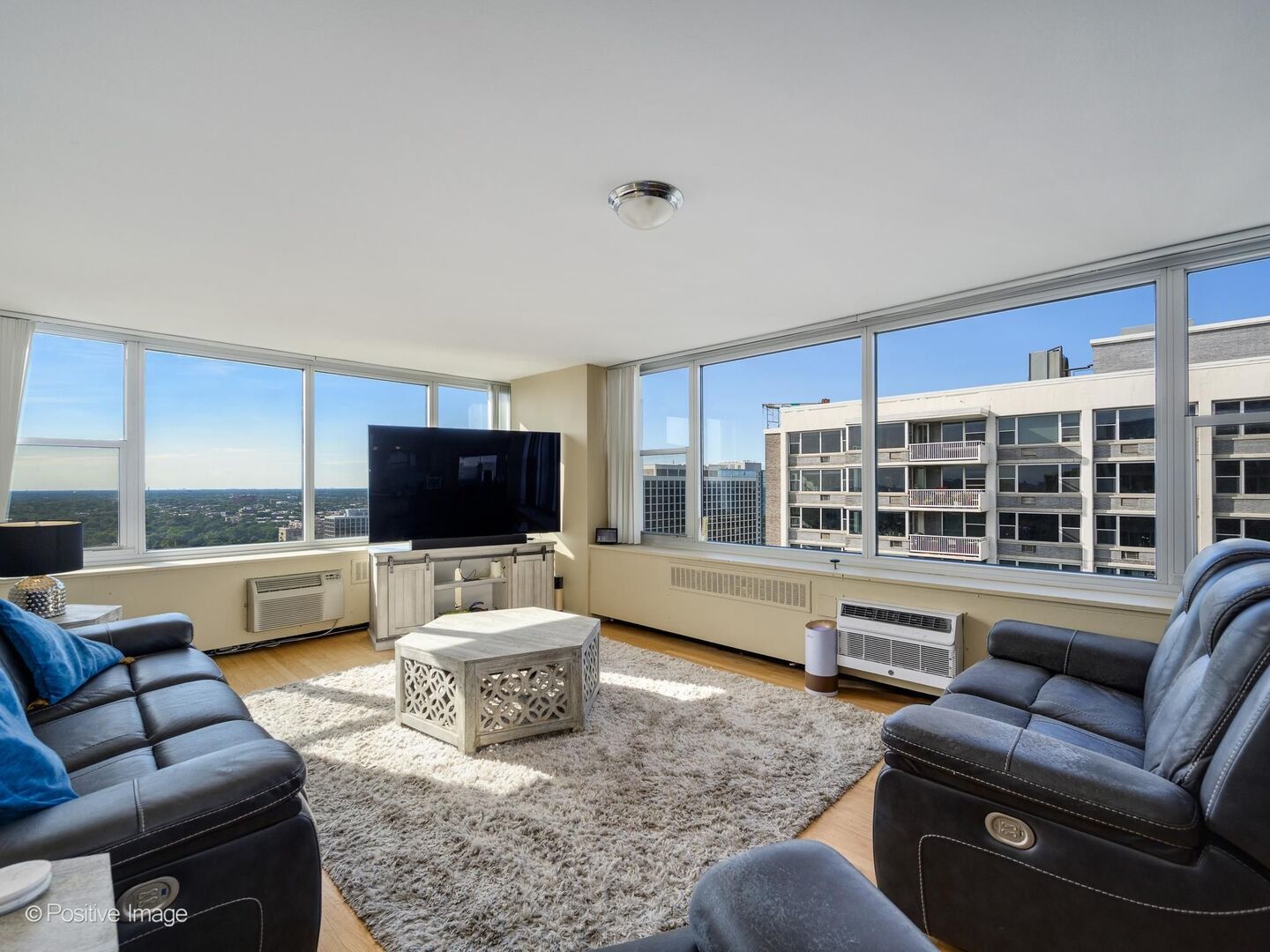 4250 N Marine Drive 2815