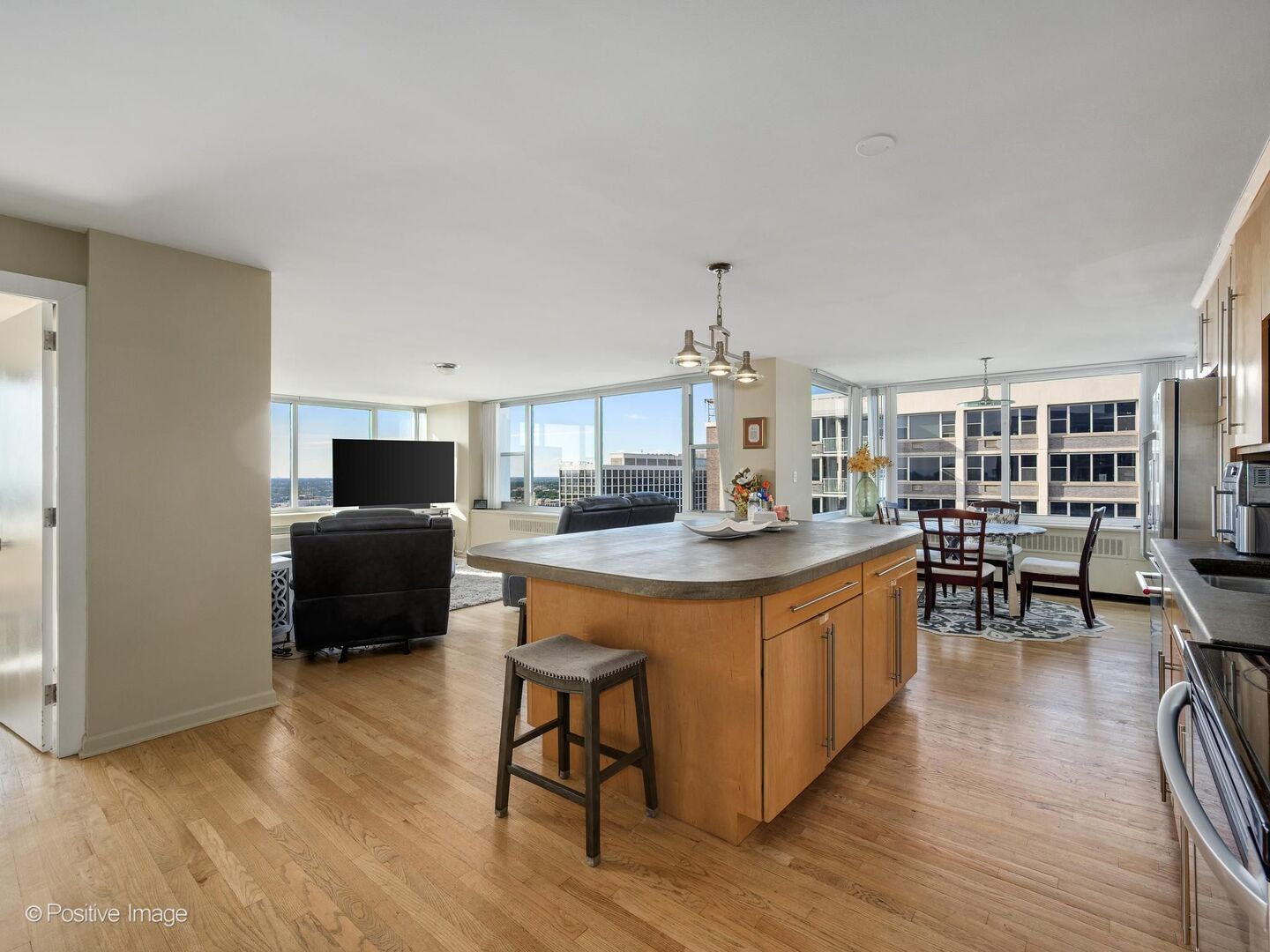 4250 N Marine Drive 2815