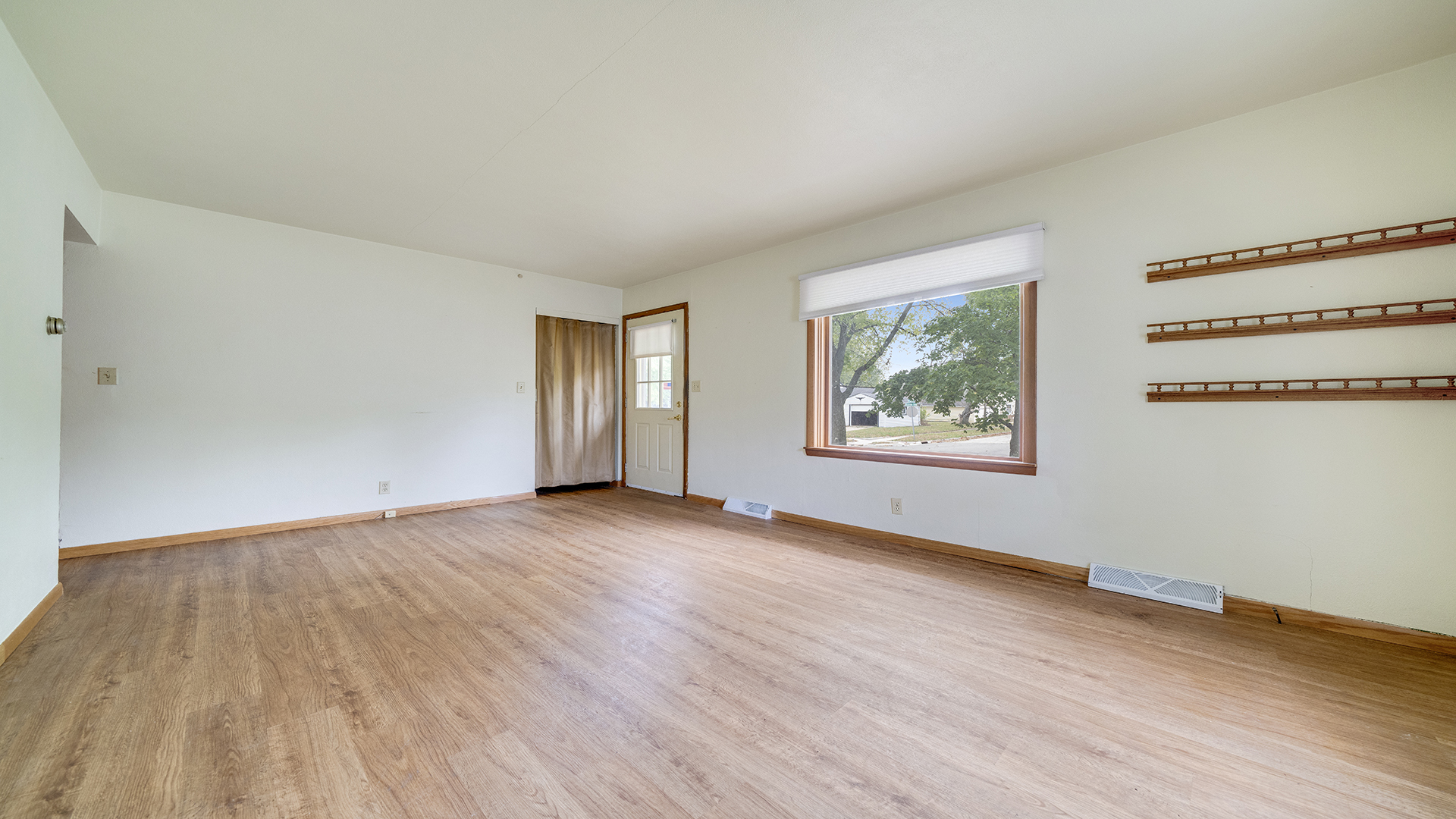 240 W Renrose Avenue