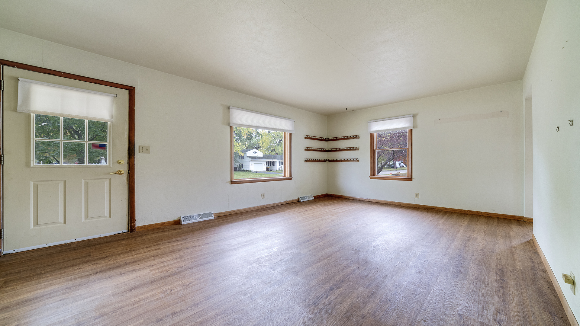 240 W Renrose Avenue