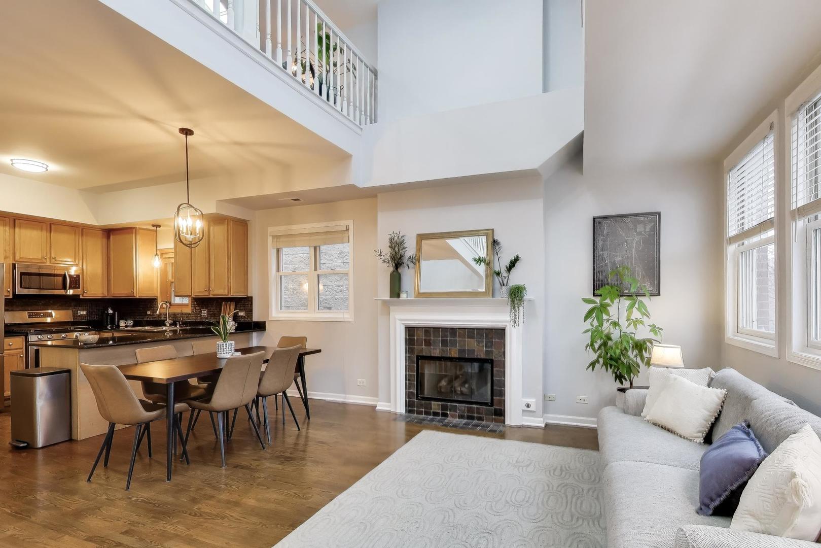 2852 N Damen Avenue 3