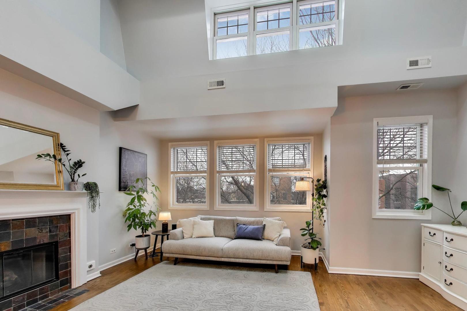 2852 N Damen Avenue 3