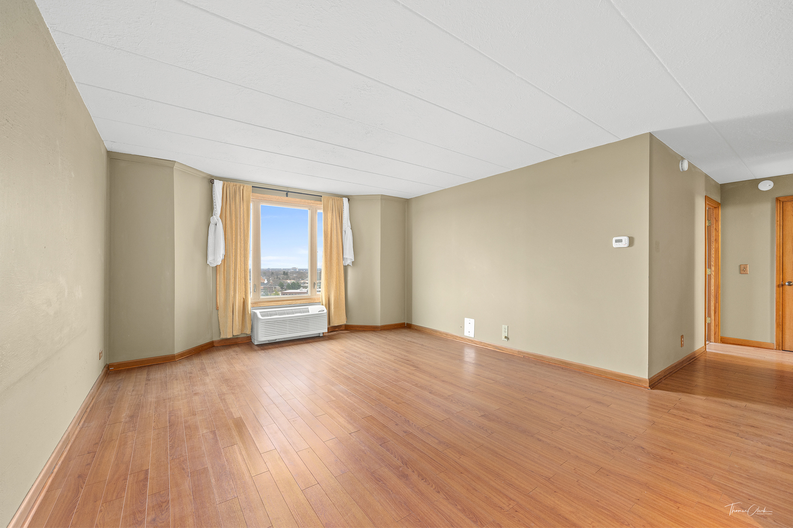 1 Renaissance Place 1115
