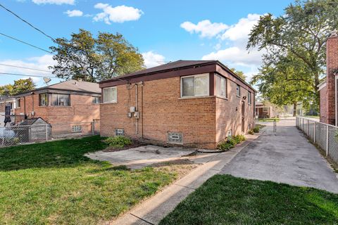 Tiny photo for 14534 Woodlawn Avenue, Dolton, IL 60419 (MLS # 12482122)