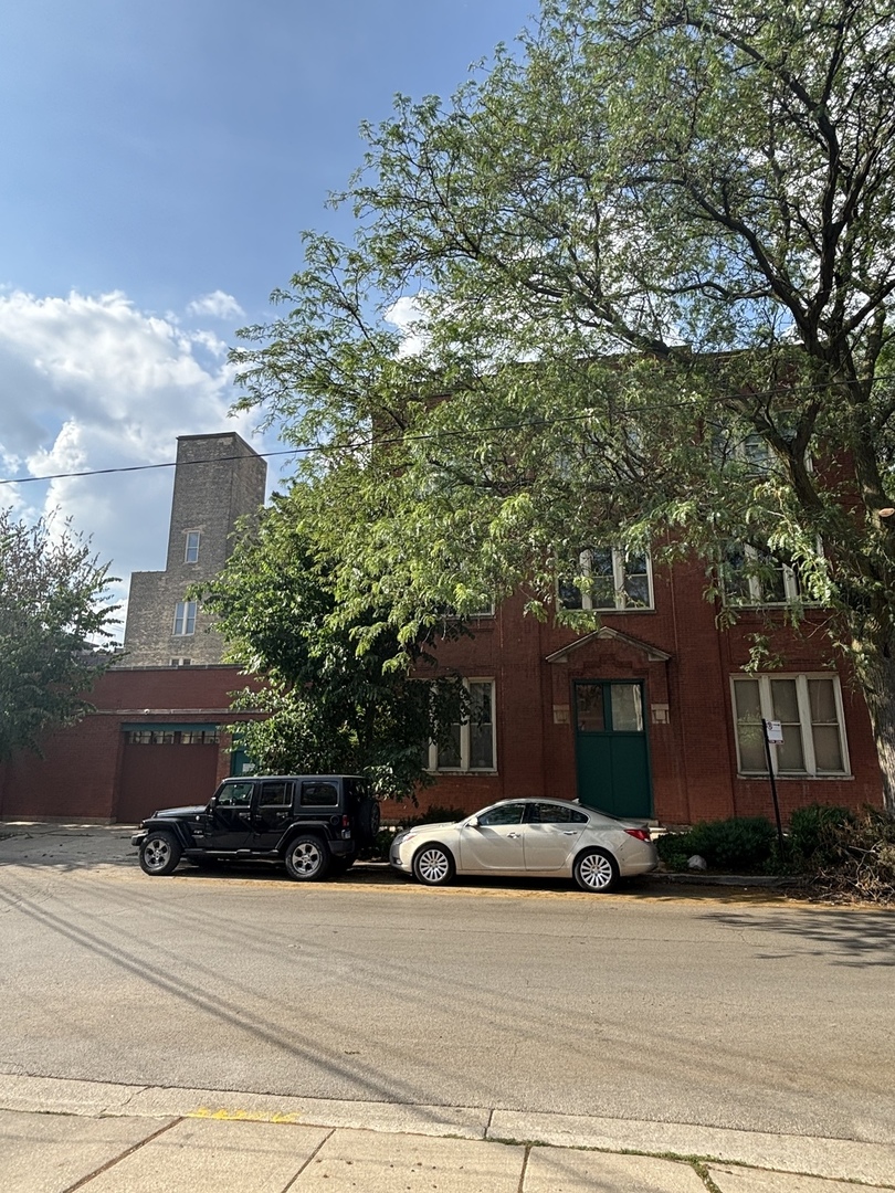 2510 N Wayne Avenue 203