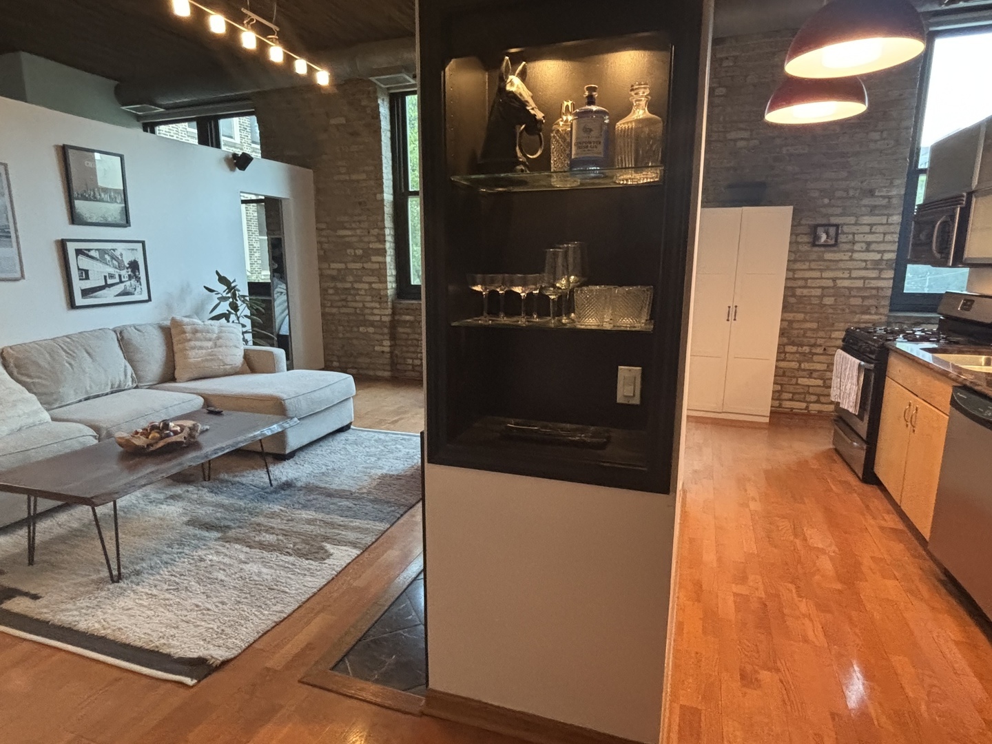 2510 N Wayne Avenue 203