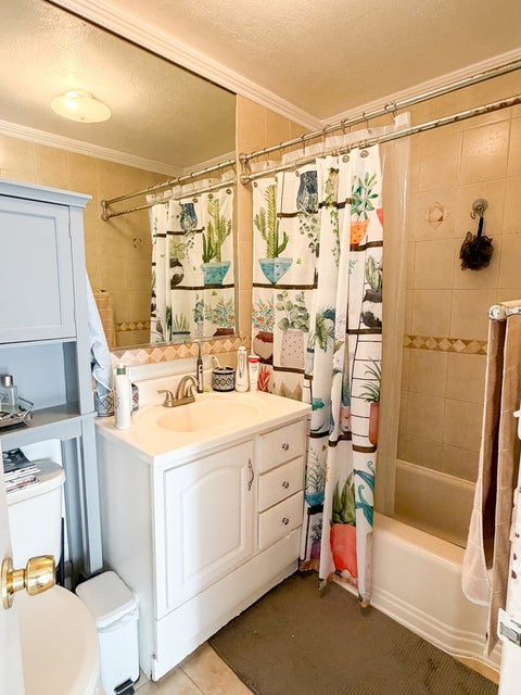 Tiny photo for 6301 N Sheridan Road #9V, Chicago, IL 60660 (MLS # 12727762)
