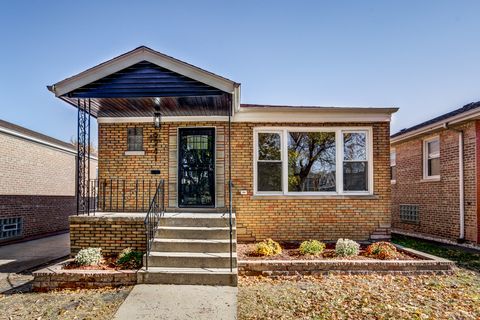 Photo of 9241 S Kingston Avenue, Chicago, IL 60617 (MLS # 12515919)